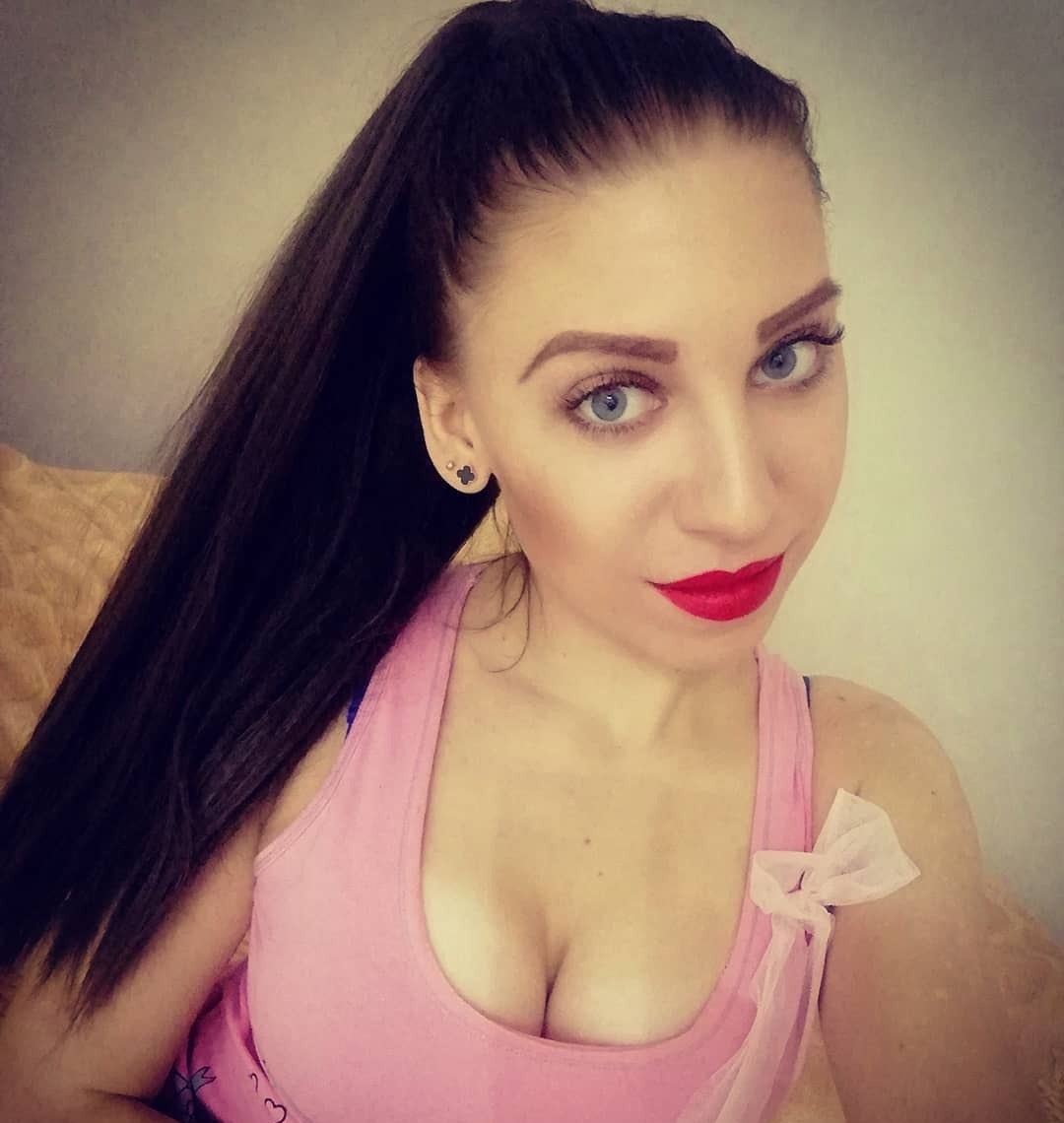 Лия привлекальеная девушка из Алмазной цена от 3000 руб