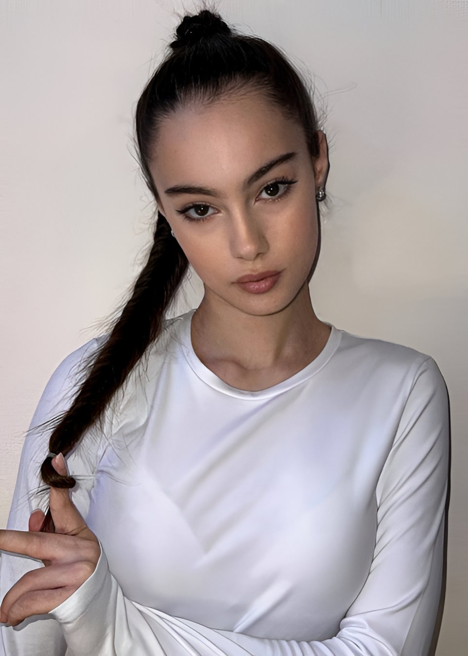 Виктория привлекальеная девушка из Алмазной цена от 10000 руб