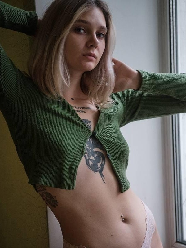 Елена привлекательная девушка из Алмазной цена от 4000 руб