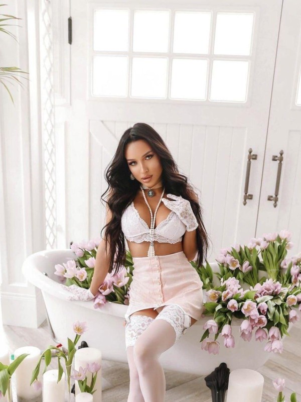 Оксана привлекательная девушка из Алмазной цена от 6000 руб