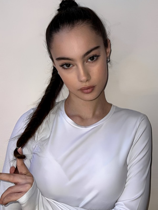 Виктория привлекательная девушка из Алмазной цена от 10000 руб